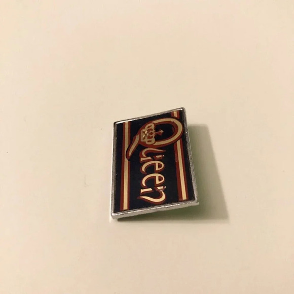 Vintage Queen Pin Made in England Enamel Rock Music Rock n  Roll Band - Picture 3 of 8